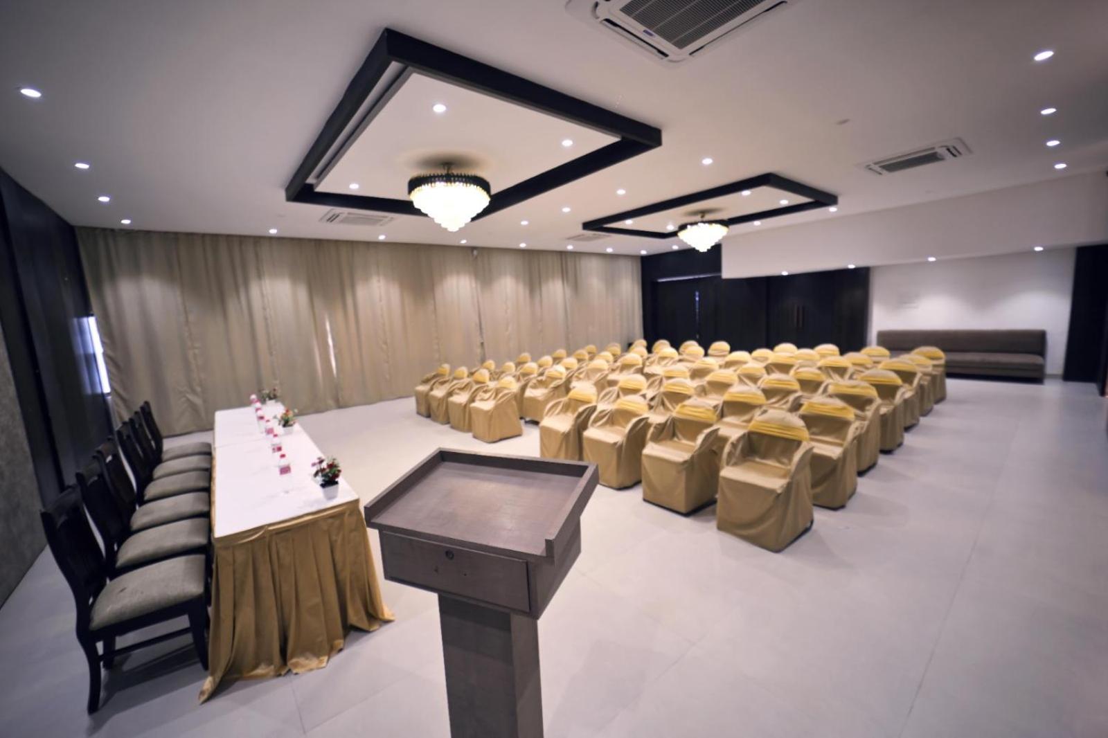 Hotel Prag Continental Γουβαχάτι Εξωτερικό φωτογραφία