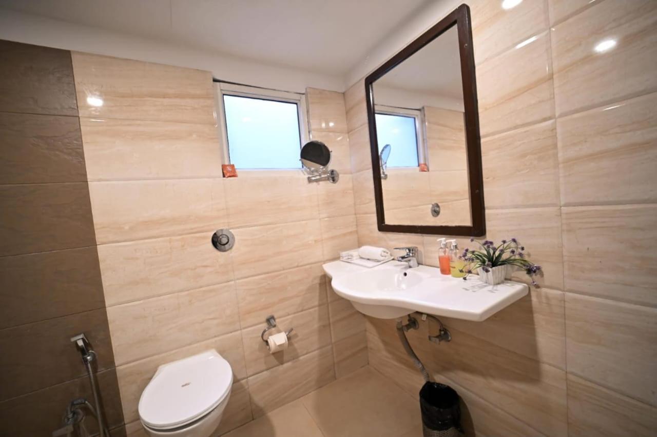 Hotel Prag Continental Γουβαχάτι Εξωτερικό φωτογραφία
