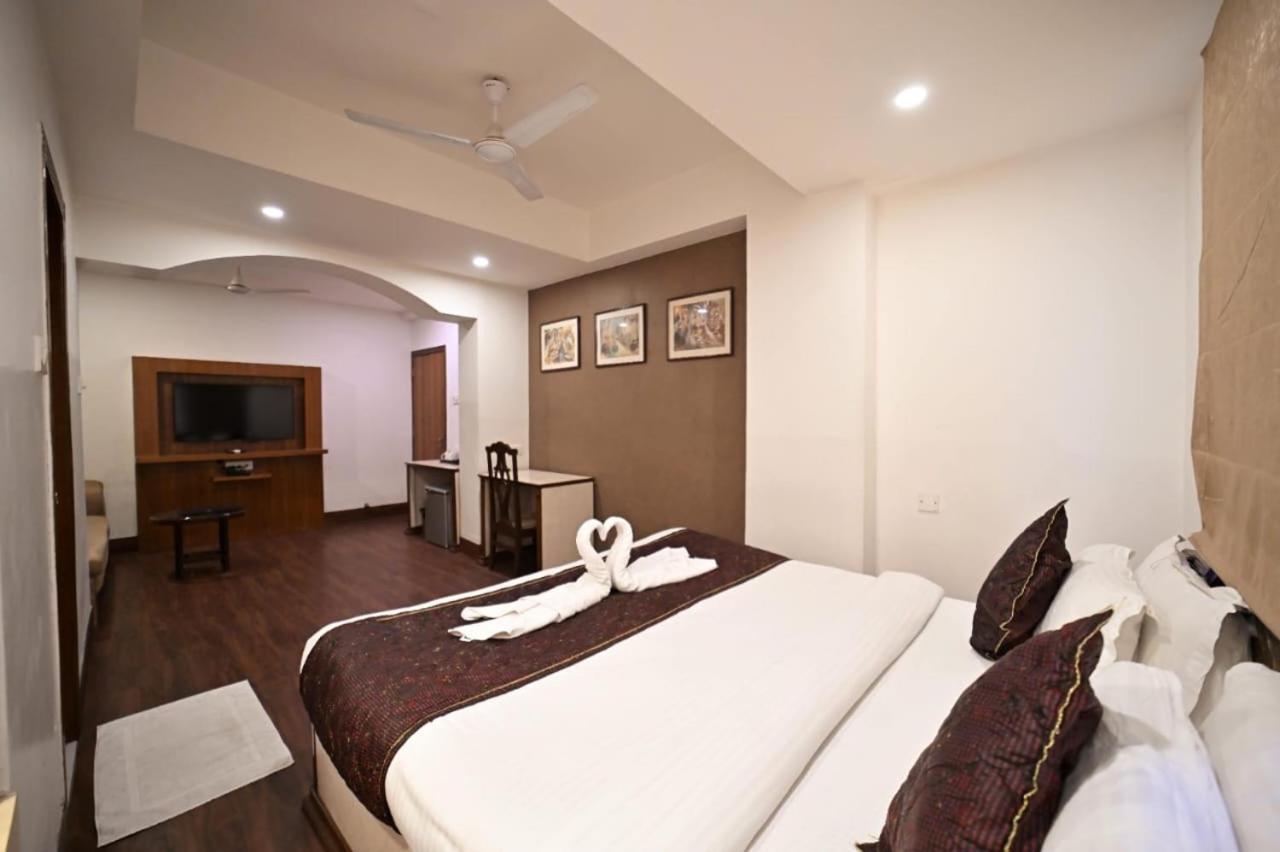 Hotel Prag Continental Γουβαχάτι Εξωτερικό φωτογραφία