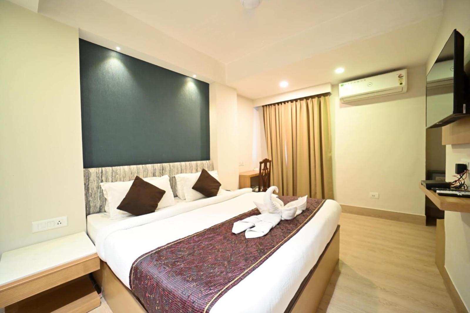Hotel Prag Continental Γουβαχάτι Εξωτερικό φωτογραφία