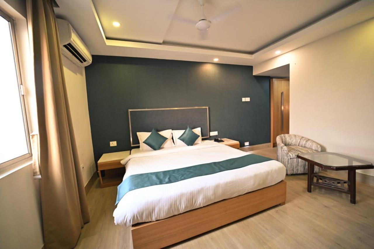 Hotel Prag Continental Γουβαχάτι Εξωτερικό φωτογραφία