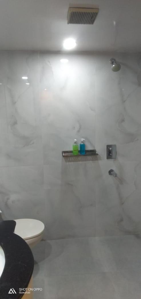 Hotel Prag Continental Γουβαχάτι Εξωτερικό φωτογραφία