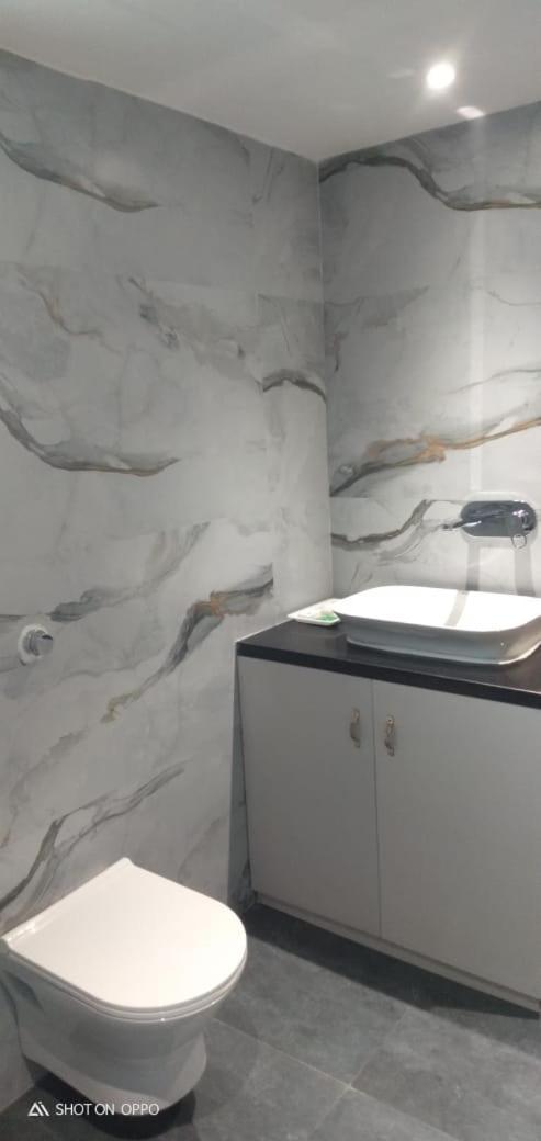 Hotel Prag Continental Γουβαχάτι Εξωτερικό φωτογραφία