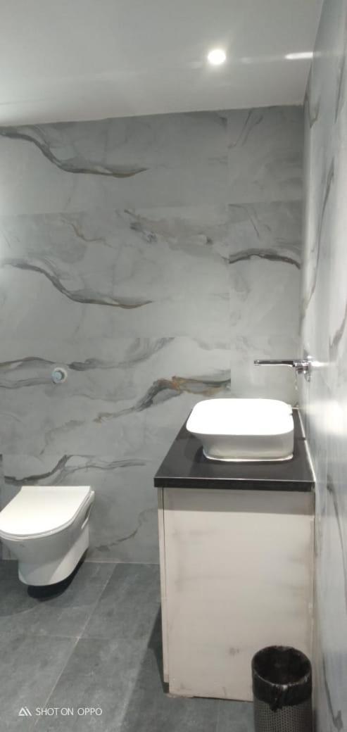 Hotel Prag Continental Γουβαχάτι Εξωτερικό φωτογραφία